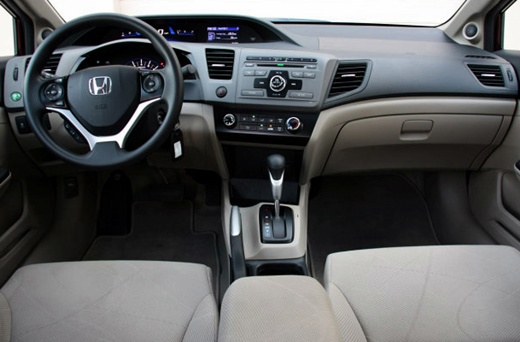 ↑국내수입될 2012년형 시빅의 실내