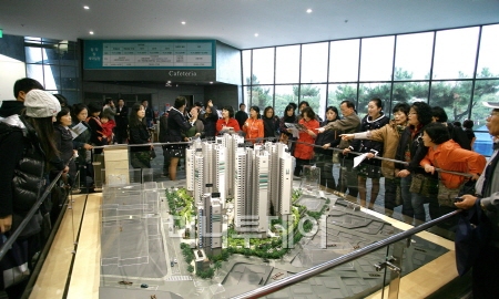 ↑'래미안해운대' 모델하우스 내부.