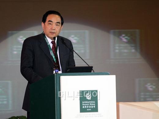 은행의 국제화는 반드시 추진해야 하는 불가피한 선택이라고 강조하는 양카이셩 공샹은행장.