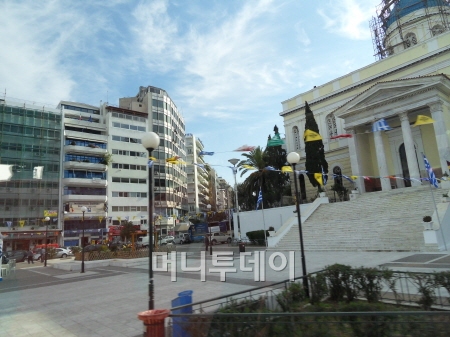 피레우스항 주변 거리. 해운업체들이 상주하는 곳. 아크틸야울러 스트리트