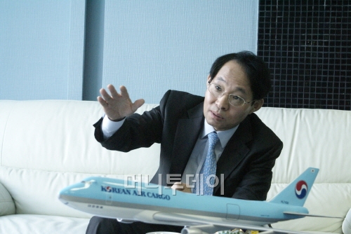 ↑박병렬 나보이공항장