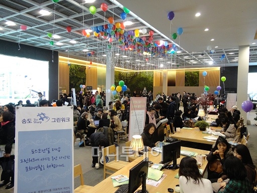 ↑인천 송도국제도시 '더샵 그린워크' 모델하우스ⓒ포스코건설