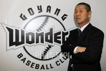 ↑ 한국 최초 독립야구단 고양 원더스 초대 감독을 맡은 김성근 감독. ⓒ 이동훈 기자