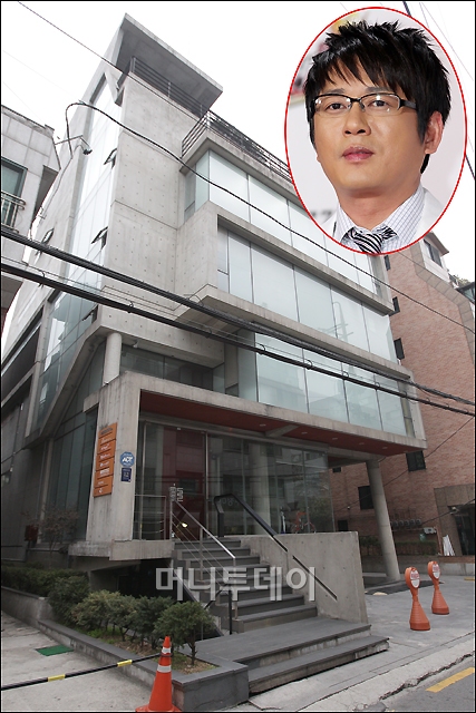 ↑서울 강남구 신사동에 위치한 가수 신승훈 소유의 빌딩. 지하 2층~지상 6층 규모로, 신승훈이 지난 2003년 약 22억원(추정가)에 매입한 이 건물은 80억원을 호가한다. ⓒ사진=이기범 기자
