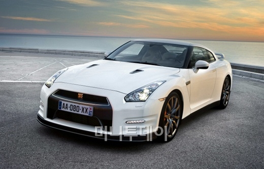 ↑닛산 'GT-R'