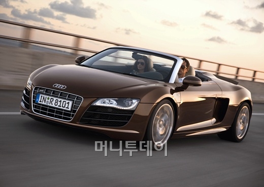 ↑아우디 'R8 스파이더'