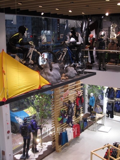 ↑네파 창원(마산)플렉스점 내부.