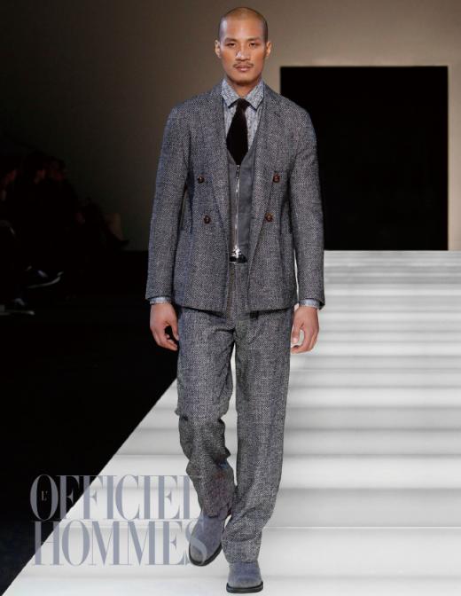 ▲ 조르지오 아르마니 쇼에서는 스트레이트한 슈트 라인은 지양하고 보다 볼륨을 키운 낙낙한 품의 슈트 실루엣을 선보였다.