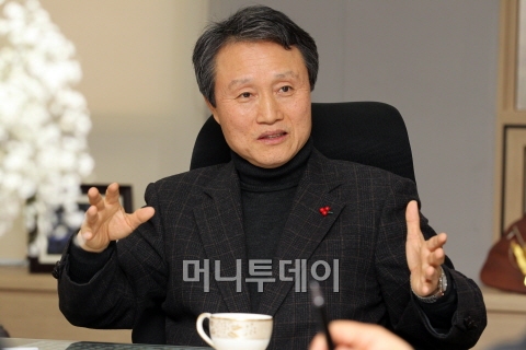 ↑권도엽 국토해양부 장관은 현재 금융당국이 추진하는 다주택자에 대한 대출규제는 임대사업 활성화를 통해 전·월세 공급을 늘리겠다는 부동산정책과 엇박자를 낼 수 있다고 경고했다. ⓒ사진=임성균 기자