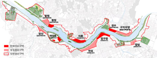 ↑박원순 서울시장 취임이후 한강르네상스 사업 전면 재검토 방침에 따라 한강변 아파트들의 재건축 사업 추진에 적신호가 커졌다. 사진은 서울시 도시계획위원회로부터 재건축정비계획의 승인이 보류된 서울 서초구 잠원동 신반포6차(한신6차) 전경. ⓒ부동산114 제공