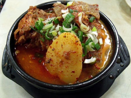 ↑ '신미식당' 감자탕