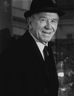 '뮌헨 참사'의 아픔을 딛고 맨체스터 유나이티드를 유럽 정상으로 이끈 맷 버스비 경. 그가 지금의 이집트에 던지는 메시지는 무엇일까.