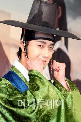 ('해품달' 출연중인 정일우/ 출처=스타뉴스)