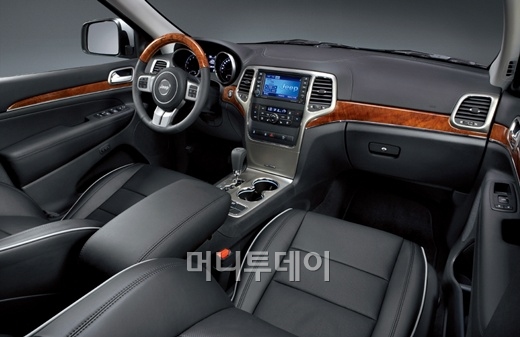 ↑그랜드체로키 실내