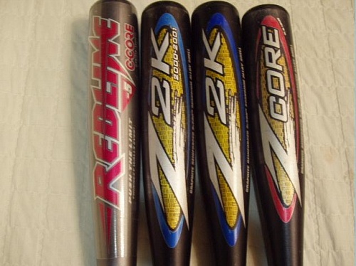 ↑ '도깨비방망이'라 일컬어지는 배트들. 좌측부터 '원조도깨비', '오리지널도깨비', '도깨비방망이', '빨갱이도깨비'.ⓒ개인블러그