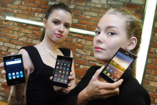 ↑LG전자는 새로운 스마트폰 디자인 'L-스타일'을 MWC2012에서 소개할 예정이다.