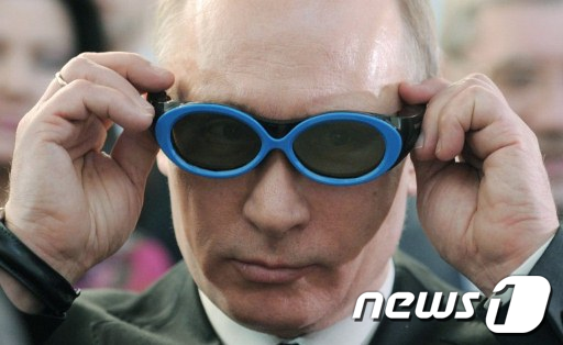 17일 러시아 노보시비르스크의 과학단지를 방문한 블라디미르 푸틴 러시아 총리 AFP=News1