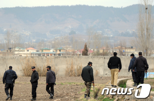 27일 철거 작업이 완료된 모습. 은신처를 둘러싼 외곽 벽만 남아있는 상태다. AFP=News1