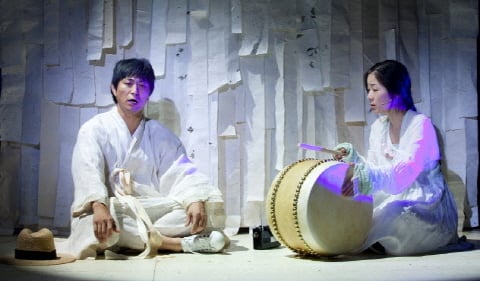 ↑ 고(故) 이청준 작가의 소설 '서편제'를 원작으로 한 동명 뮤지컬. 2010년 서편제 초연당시 공연장면.