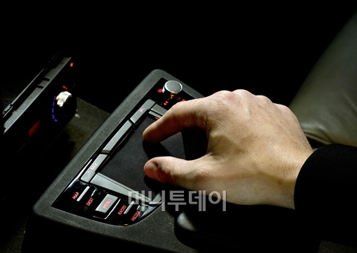 ↑아우디 멀티터치 컨트롤