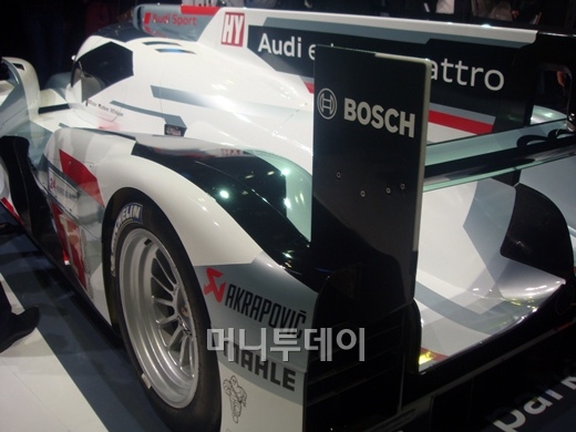 ↑R18 이트론 콰트로
