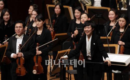 ↑17일 오후 서울 서초동 예술의 전당 콘서트홀에서 열린 '머니투데이방송과 함께하는 발터 아우어 초청 음악회'는 봄을 여는 클래식의 향연으로 관객들에게 행복을 선사했다. ⓒ이기범 기자 leekb@