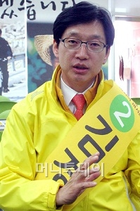 ⓒ김경수 민주통합당 후보. 홍재의 기자