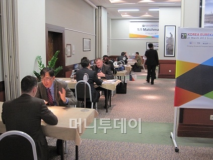 ↑ 벨기에 브뤼셀 래디슨블루 호텔에서 열린 '2012 유레카데이' 행사ⓒ정진우 기자