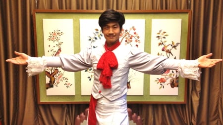 ↑ '비밥'에서 큐티셰프 역의 전민지.