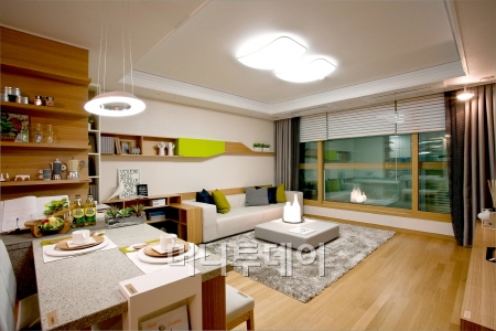 ↑'청주 두산위브지웰시티' 거실.ⓒ사진제공=두산건설