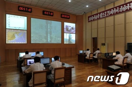 북한 동창리 우주 센터의 관제실.. AFP=News1