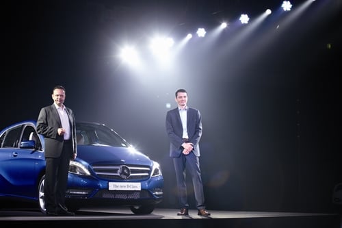 메르세데스-벤츠의 신형 B클래스 런칭 장면, 사진 왼쪽이 토마스 우르바흐 메르세데스-벤츠코리아 대표이사.