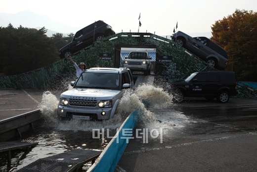 ↑랜드로버 익스피리언스 행사중