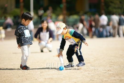 ↑어린이날, 생일 등 생일 축하파티 현장을 담을 때 '촛불'을 광원으로 활용해보는 것도 좋은 방법이다.