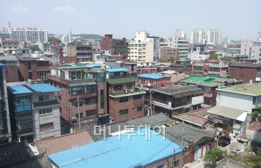 ↑서울시의 뉴타운재개발 우선해제 대상 18개 구역에 포함된 서울 동대문구 신설동 91번지 일대 동대문2주택재개발정비예정구역 전경. ⓒ민동훈 기자