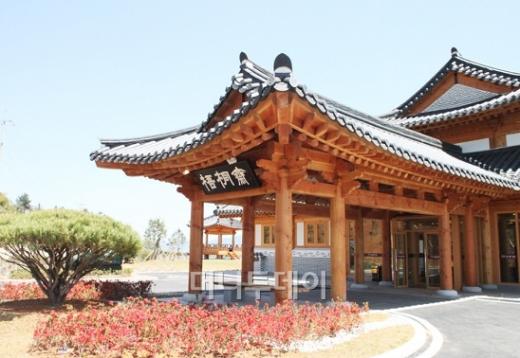 한옥호텔 오동재 역시 박람회장에서 도보 5분 거리에 위치한다