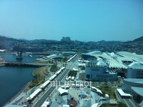 스카이타워에서 내려다본 전시장 전경.