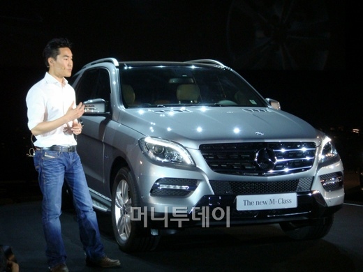 ↑이일환 벤츠 디자이너가 신형 M클래스의 디자인을 설명하고 있다.