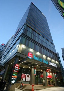 대표적인 인기 4성급 호텔 이비스앰배서더명동. 외국인 1000만명 시대를 맞아 대중적인 4성급 호텔 건립이 잇따르고 있다