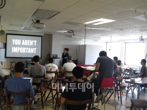 지난달 31일 마침 '서비스에 담아야 할 콘텐츠'라는 주제로 강의가 열리고 있었다. 매주 화요일, 목요일에는 실리콘밸리 베테랑들이 참여하는 강의가 열린다. /사진=유병률 기자