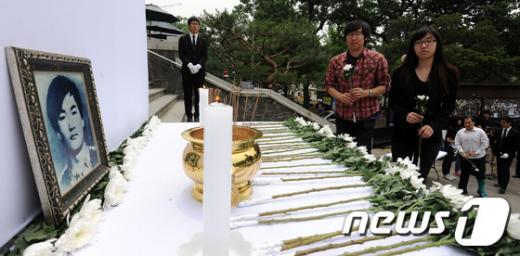 8일 오후 서울 서대문구 연세대학교에서 '故 이한열 열사 25주기 학생 추모제'가 열리고 있다. .6.8/뉴스1  News1 박지혜 기자