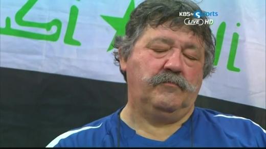 후반 15분 경 졸고 있는 프랑스 관중 (사진 = 중계화면 캡쳐)