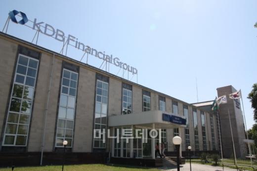 ↑ 우즈베키스탄 타슈켄트의 RBS Uz 본점.