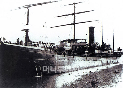 ↑한인 이민자들을 싣고 하와이로 떠난 미국 증기선 게일릭호.