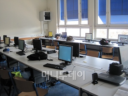 ↑ 안네프랑크 레알슐레의 다목적 컴퓨터실ⓒ정진우 기자