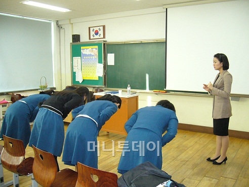 ↑ 성동글로벌경영고 고3 대상 모의 면접 모습