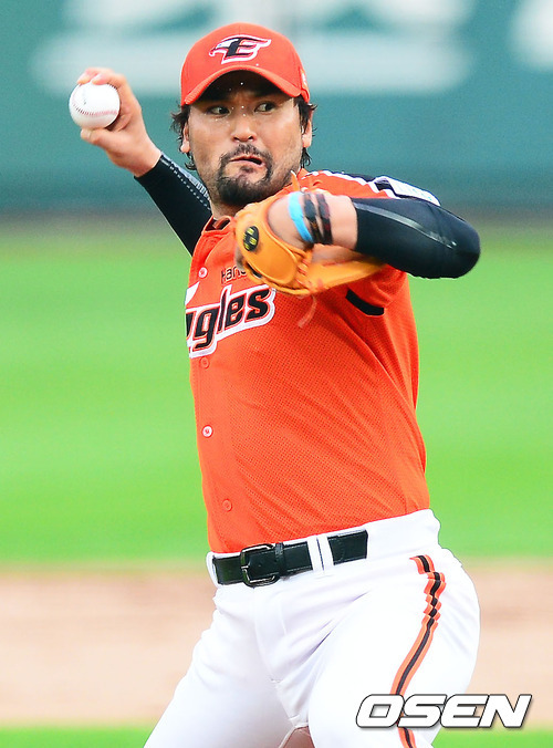 ↑한화 박찬호는 메이저리그서 124승을 거두는 동안 어려움에 처하면 간혹 삭발을 하기도 했으나 국내에선 아직 선보인 적이 없다. 올 프로야구엔 선수들의 '삭발' 열풍이 불고 있지만 사실 삭발과 성적은 별 상관관계가 없다. ⓒ사진= OSEN 제공