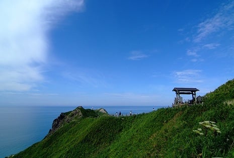자유여행자들 사이에 인기를 끌고 있는 홋카이도 샤코탄. 홋카이도는 특유의 여름 빛깔이 사랑받는 곳이기도 하다 (사진제공=여행박사)