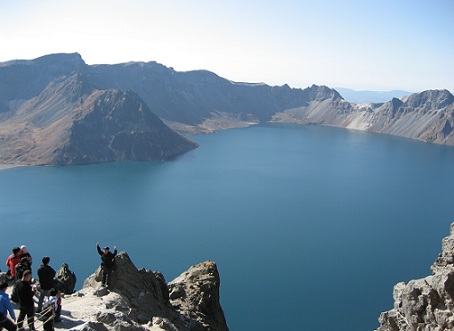 두 말이 필요없는 백두산, 그리고 청량함의 대명사 천지는 여름철에 마음 속까지 시원해지는 여행지다 (사진제공=자유투어)