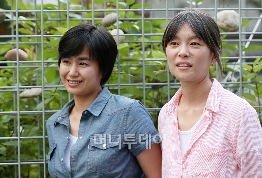 홍지유(오른쪽), 김일란 감독은 영화 '두 개의 문'으로 용산참사를 다뤘다.ⓒ홍봉진 기자